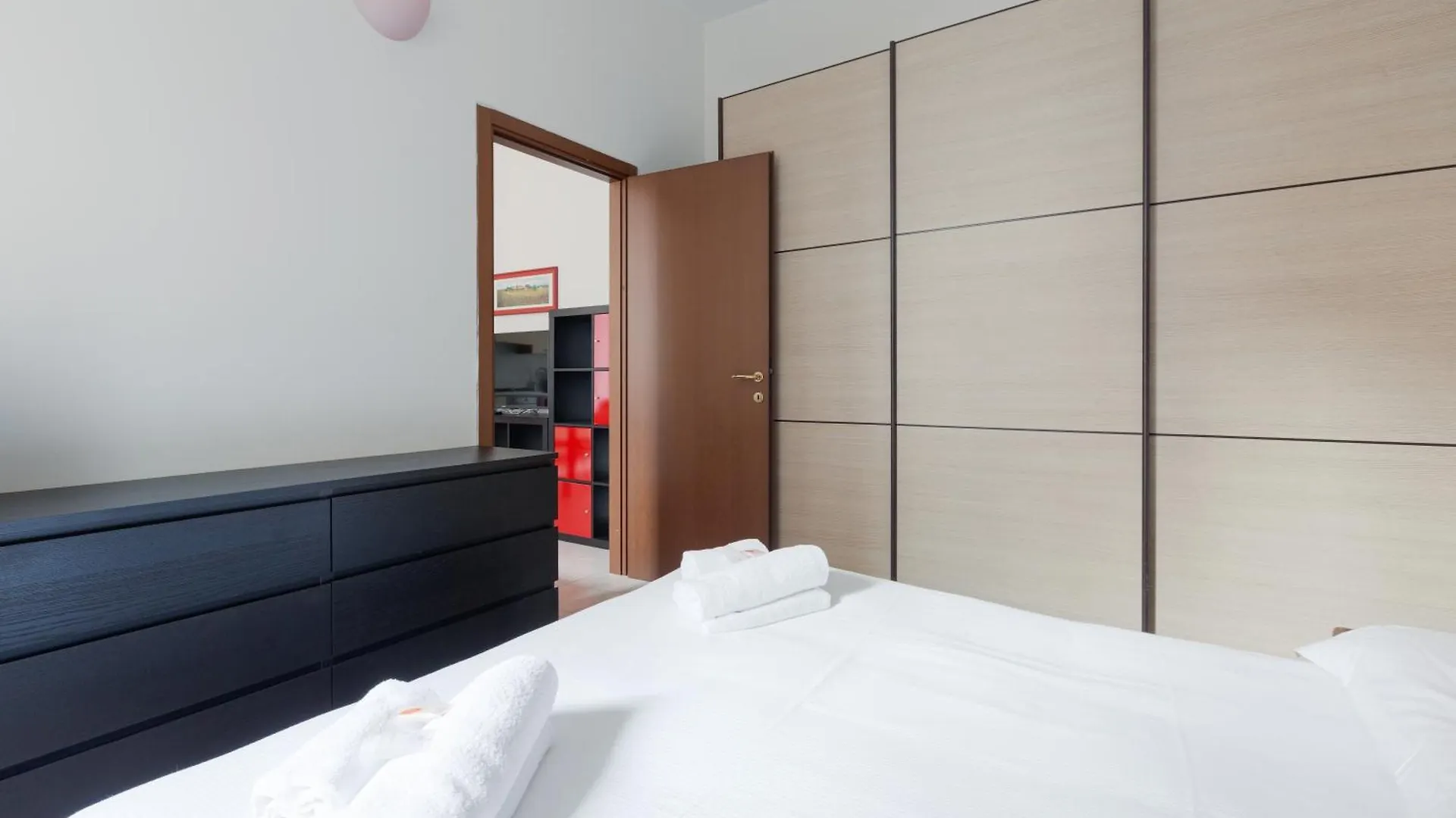 Milano Cosy Apt With Balcony Mediolan