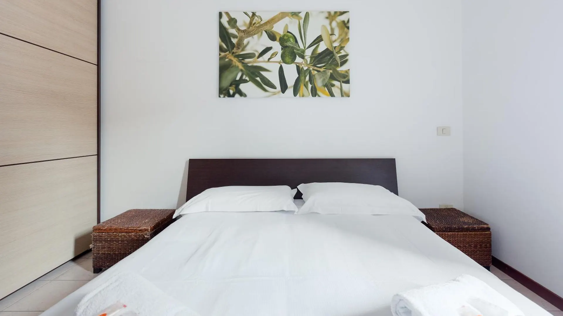 Milano Cosy Apt With Balcony Apartament Mediolan