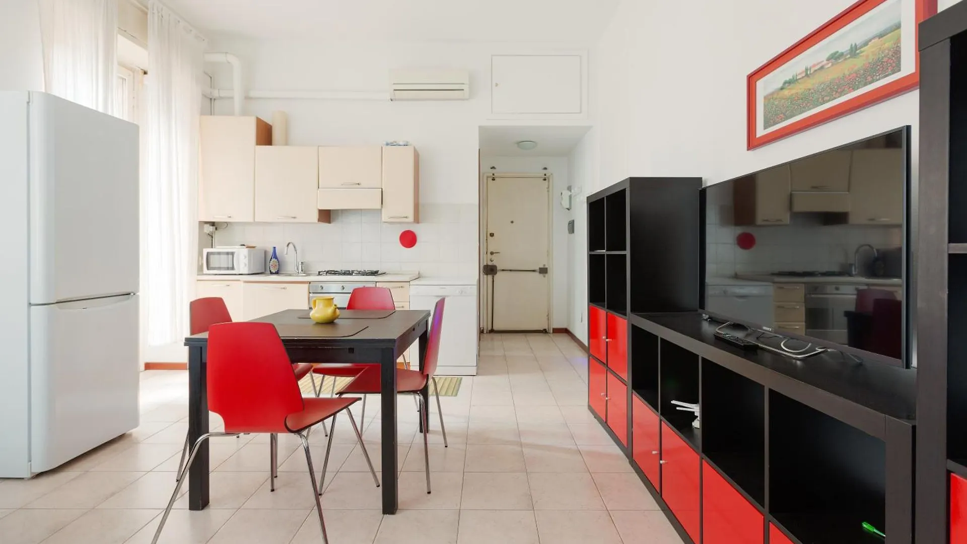 Milano Cosy Apt With Balcony 0*, Mediolan